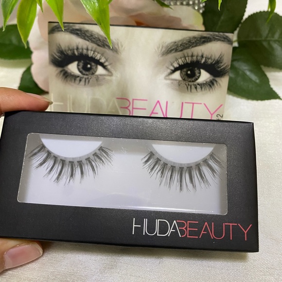 HUDABEAUTY EYELASHES ALYSSA # 2 - Picture 1 of 4